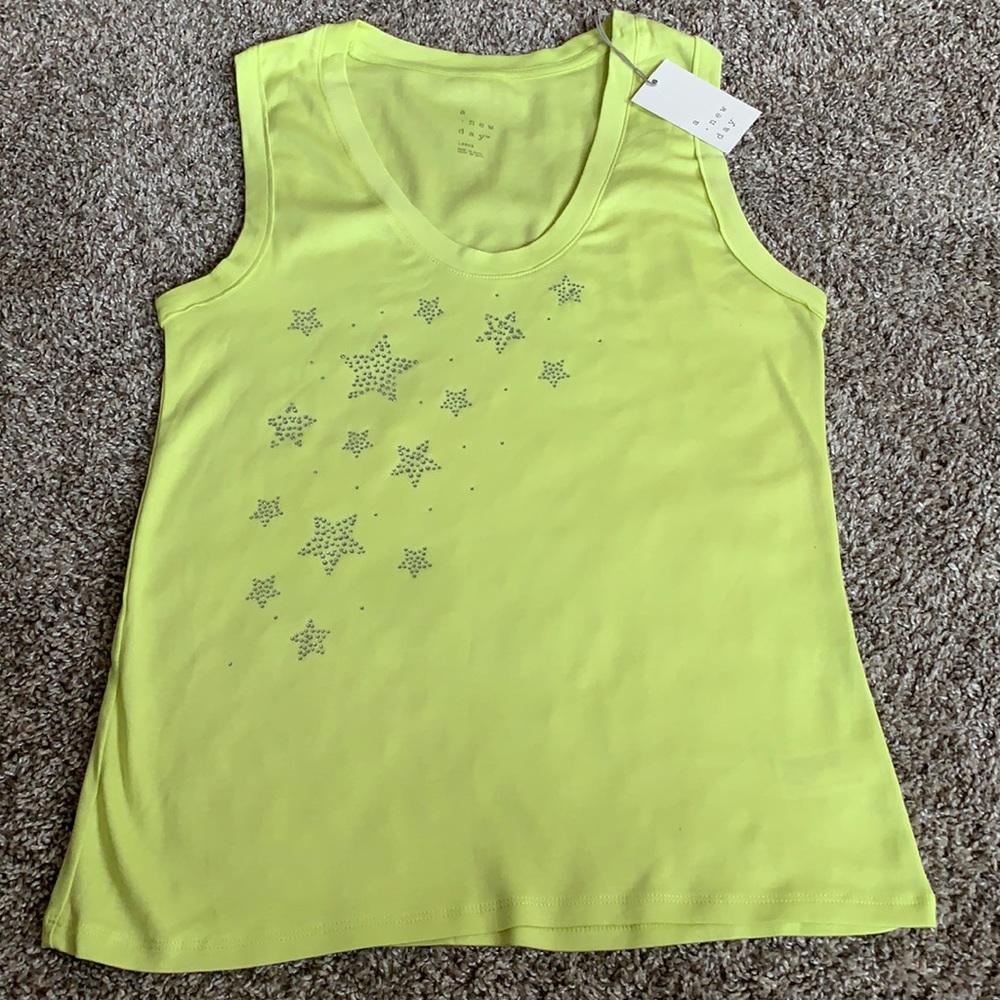 Tee w/ rhinestone stars ⭐️ ⭐️